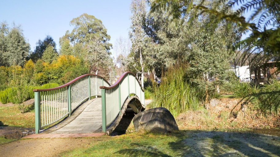 Others 4, Crossways Country Inn, Murrindindi - East
