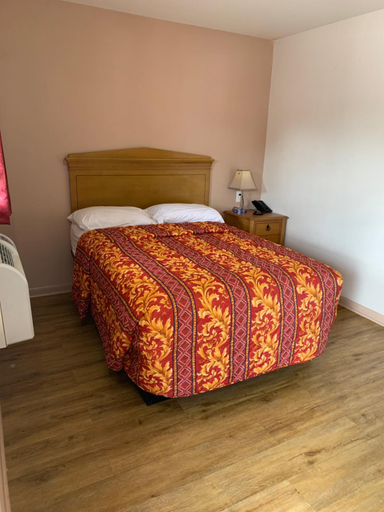Bedroom 5, Towne Inn, Barren