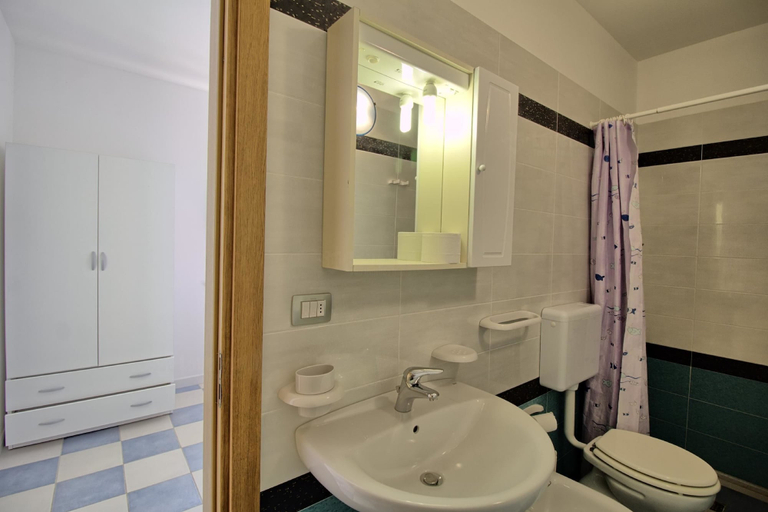 Bathroom, Canarina Front Beach Attic, Lecce