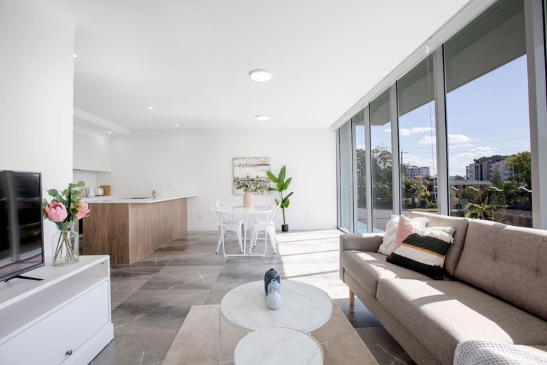 Wow Southport Apartment Near Light Rail Station, Gold Coast