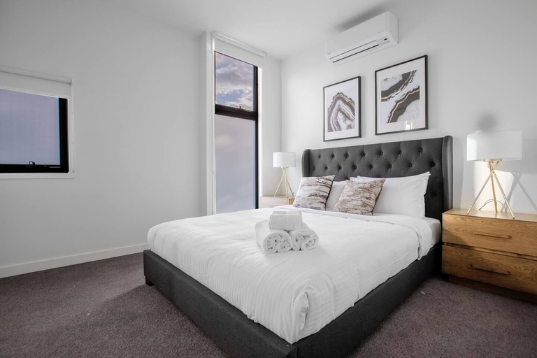 Bedroom 2, Delightful Townhouse Stay@moonee Ponds + Parking, Melbourne