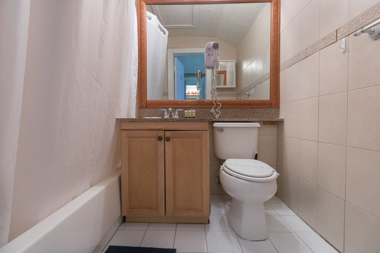Bathroom, 746 Ocean View Hollywood Beach Resort, Broward