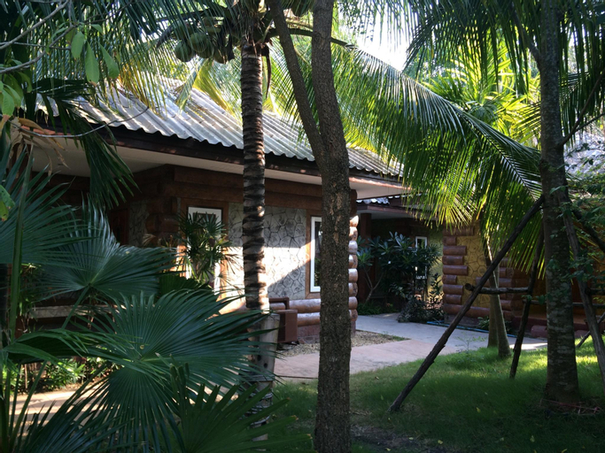 Exterior 8