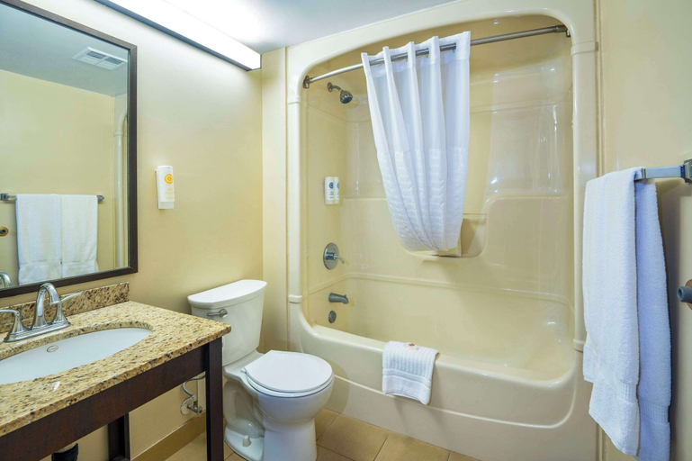 Bathroom 4, Comfort Inn Midland, Simcoe