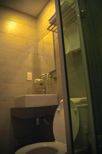 Bathroom 10