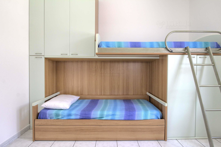 Bedroom 3, Sunset Greg, Lovely Front bay Terraced House, Lecce