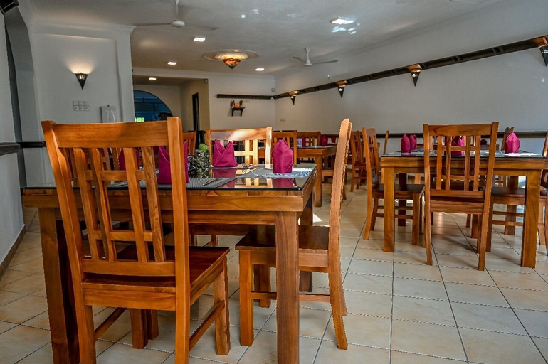 Food & Drinks 5, Paradise Holiday Village, Negombo