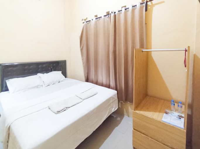 Ariska Room near Alun Alun Jombang RedPartner, Jombang