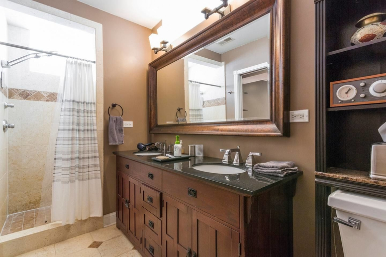 Bathroom 4, Spacious Split-level Apartment - Great for Groups, Cook
