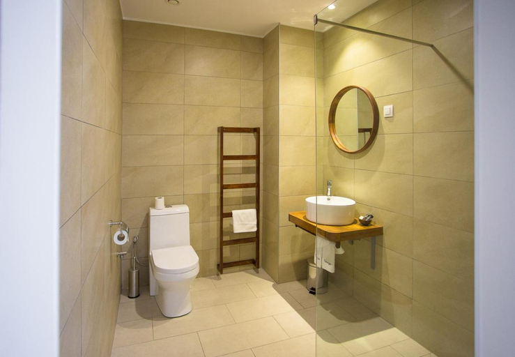 Bathroom 4, Tsanga Tsanga Hotel, Analamanga