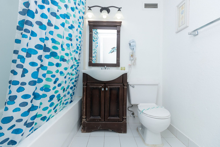 Bathroom, 584 Ocean View Studio Hollywood Beach, Broward