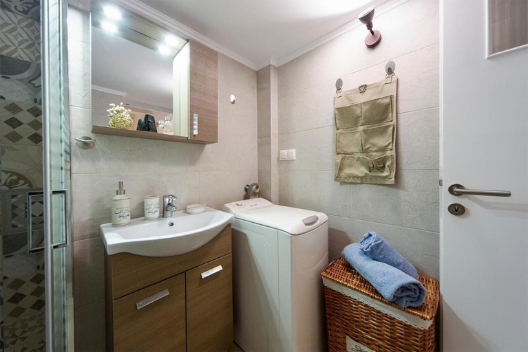 Bathroom 2, Charming Apartment in heart of Athens, Attica