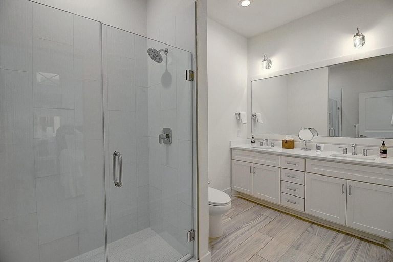 Bathroom 4, Sea Salt 235 HL, Nueces