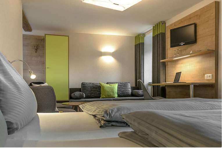 Bedroom 3, Landgasthof Zur Sonne, Donau-Ries