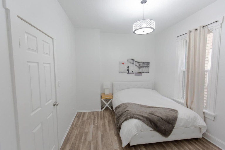 Bedroom 2, Simple in Palmer Square - Walk to Park and Train, Cook