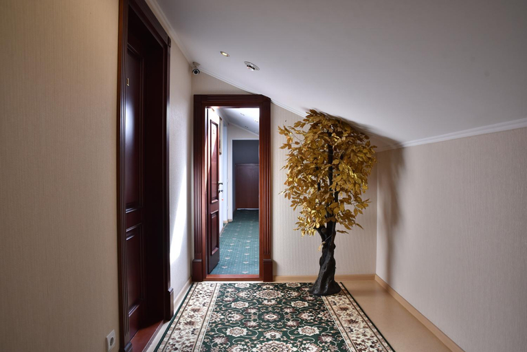 Others 5, Hotel Т2, Holosiïvs'kyi