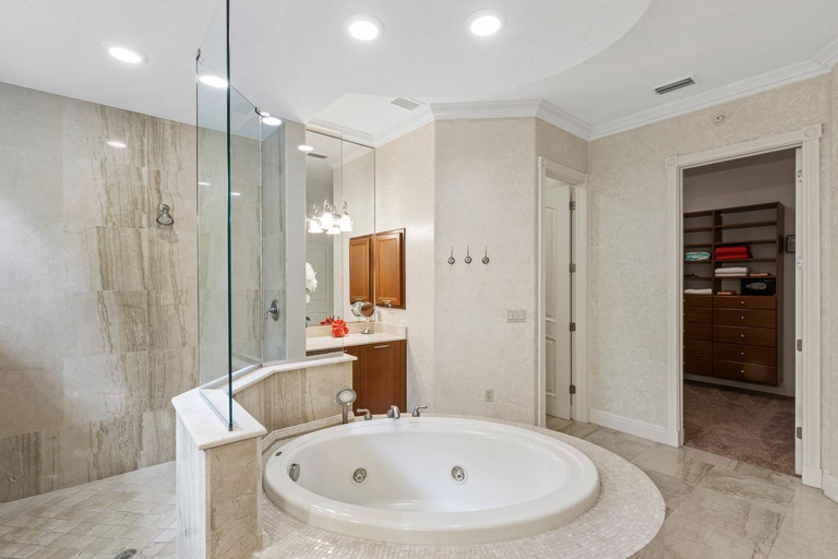 Bathroom 4, Luxury Home w/ Heated Pool and Private Beach Access, Sarasota