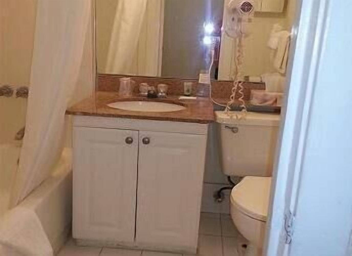 Bathroom 2, Hollywood Beach Resort- Beautiful Large Studio, Broward