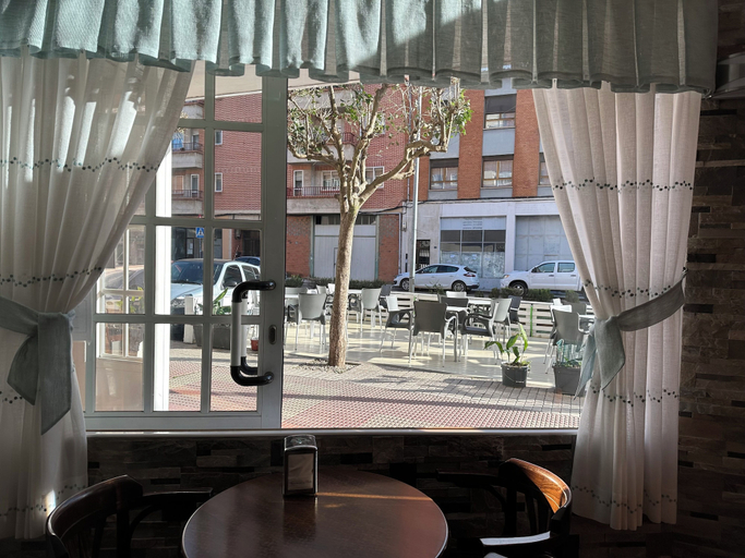 Others 4, Hotel Covadonga, Zamora