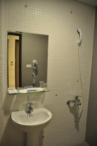 Bathroom 10