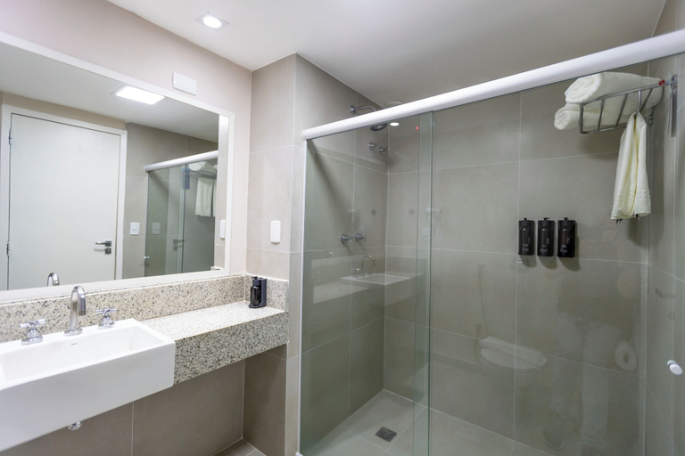 Bathroom 5, Del Mar Hotel, Aracaju