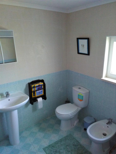 Bathroom 3, Casa da Casimira, Miranda do Corvo