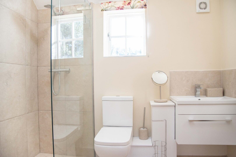 Bathroom 3, Mill Cottage, Tunstall, Suffolk