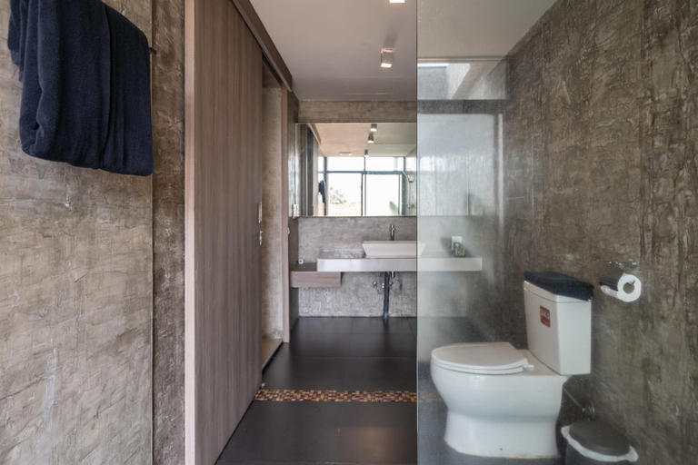 Bathroom 11