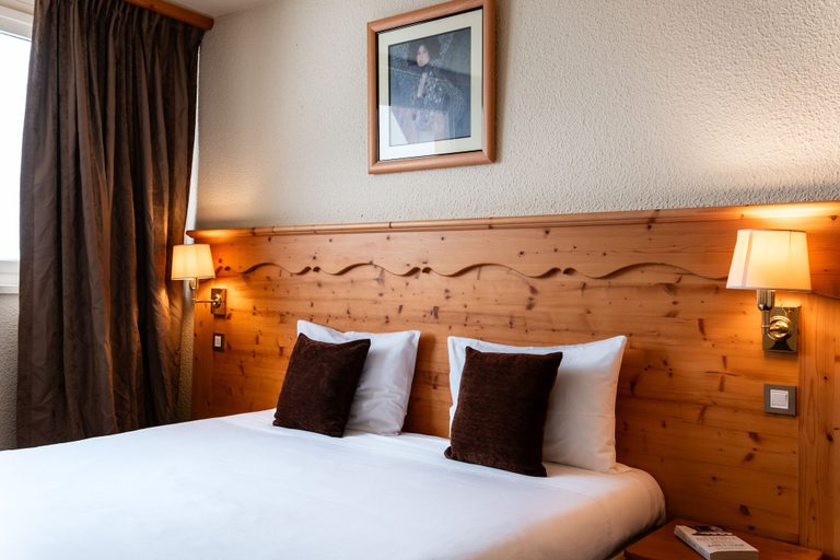Bedroom 2, Crystal Hôtel Courchevel, Savoie