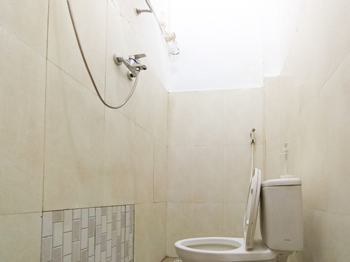Bathroom 13