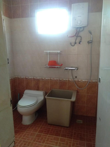 Bathroom 14