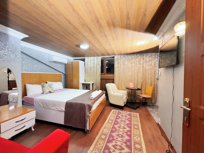 Bedroom 3, The New Season Apart, Fatih