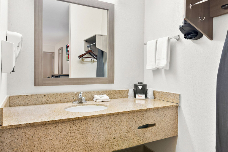 Bathroom 4, Red Roof Inn Rock Hill, York
