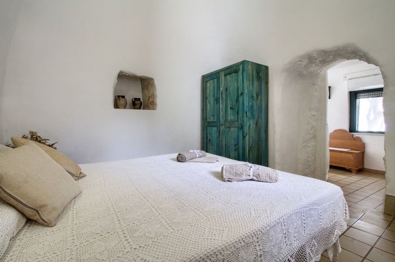 Bedroom 5, Trullo Ulivo Pool Complex, Lecce