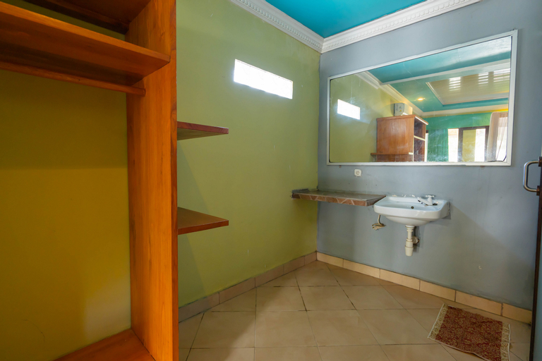 Bathroom 18