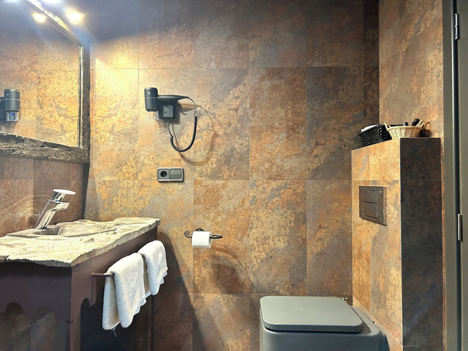Bathroom 3, La Posada d'Àneu by RdA Hotels, Lleida