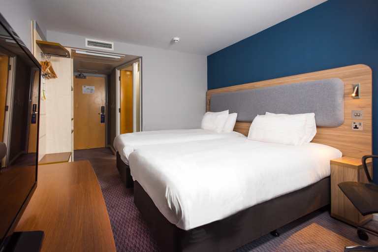 Bedroom 3, Holiday Inn Express SWINDON CITY CENTRE by IHG, Swindon