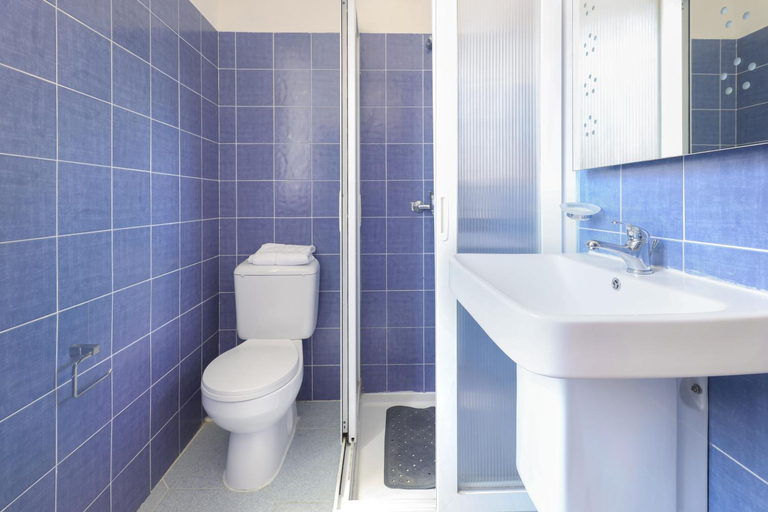 Bathroom 5, Ta Gianni Guest House Sliema
