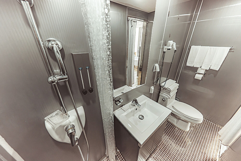 Bathroom 5, Brown Suites Hotel Sinchon Central, Seodaemun