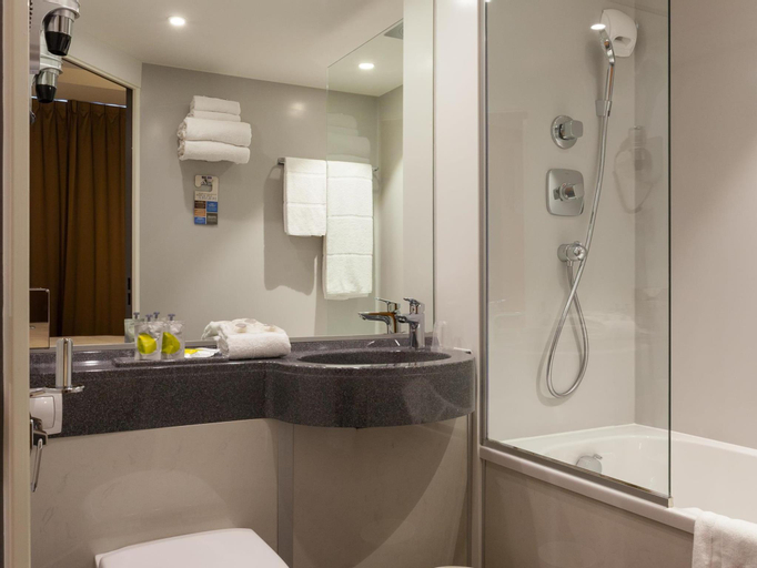 Bathroom 10