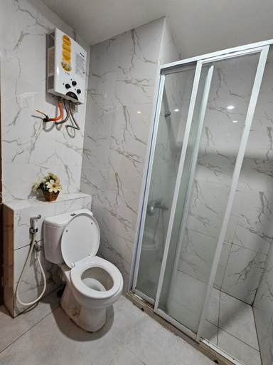 Bathroom 5, Grand Kamala Lagoon by Graham Room, Bekasi