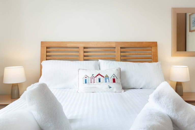 Bedroom 2, Surf Break 2BD St Ives Apartment W/ Sea Views+spa Experience, Cornwall