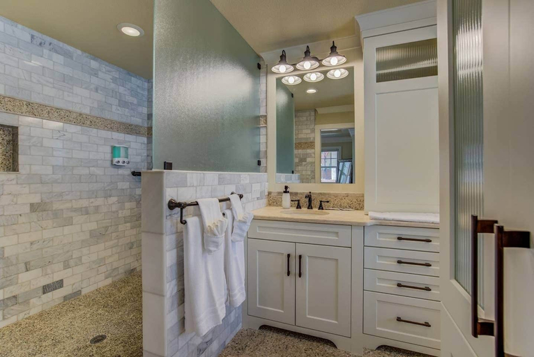 Bathroom 4, 5BR Mnt Viewsdowntown Luxuryfirepit & RV Parking, El Paso