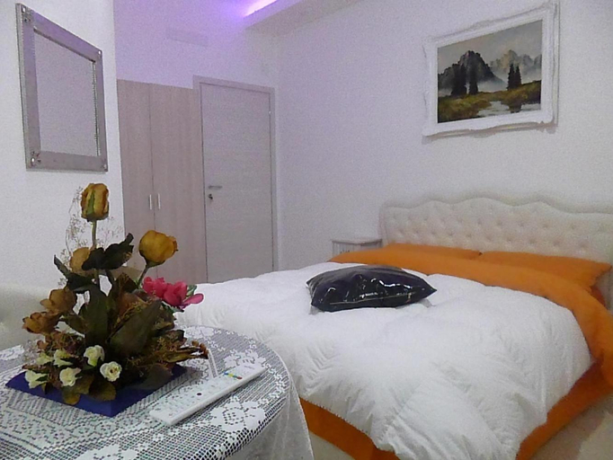 Others 5, Monaco Rooms, Verona