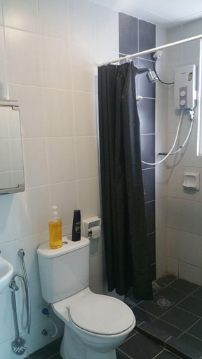 Bathroom 3, Homestay Signature Suite, Sandakan
