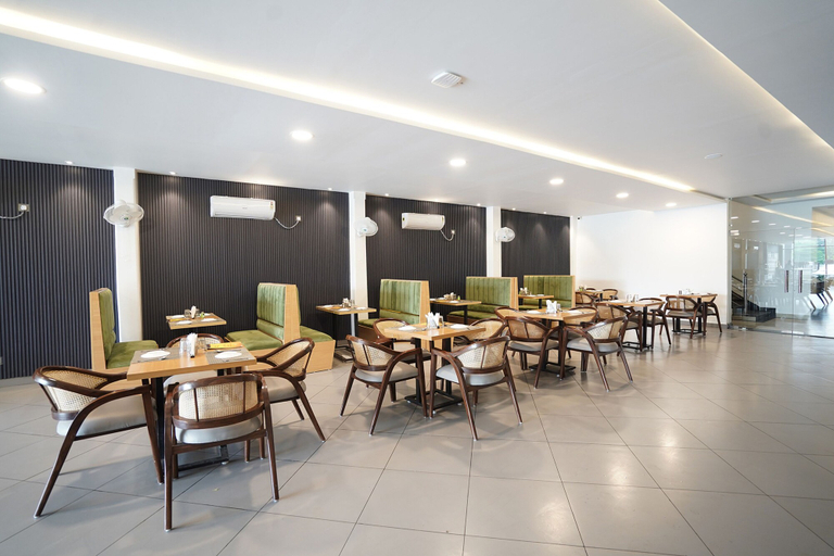 Food & Drinks 3, FabHotel Prime Kingston, Faizabad