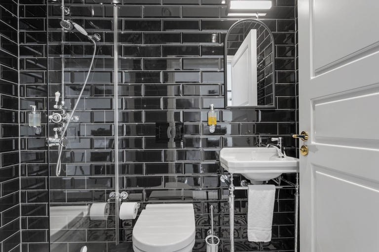Bathroom 5, ASKA Holt, Reykjavík