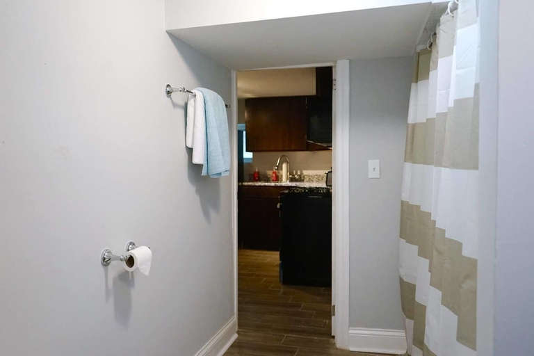 Bathroom 3, The Karlov Connection - Ohare Wrigley Gateway, Cook
