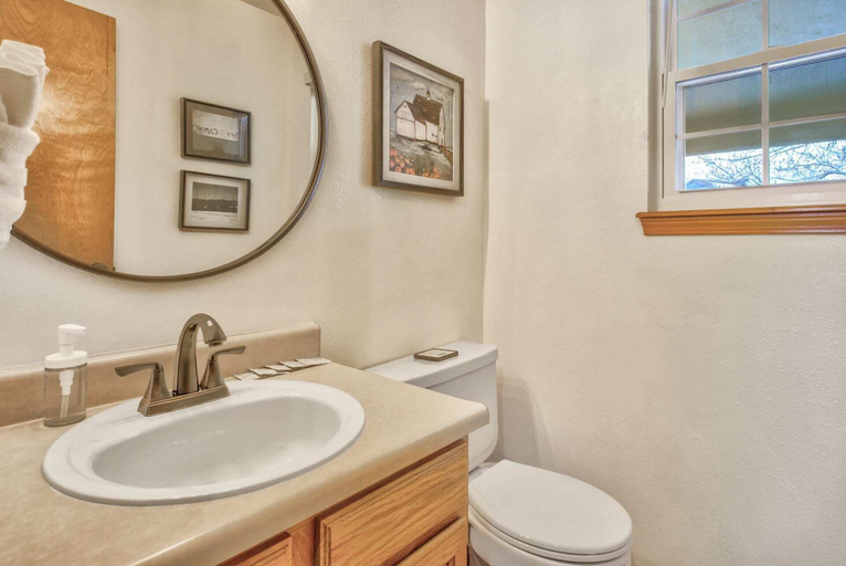 Bathroom, 4BR Spacious & Comfortable Mid-term & Corporate Rental, El Paso