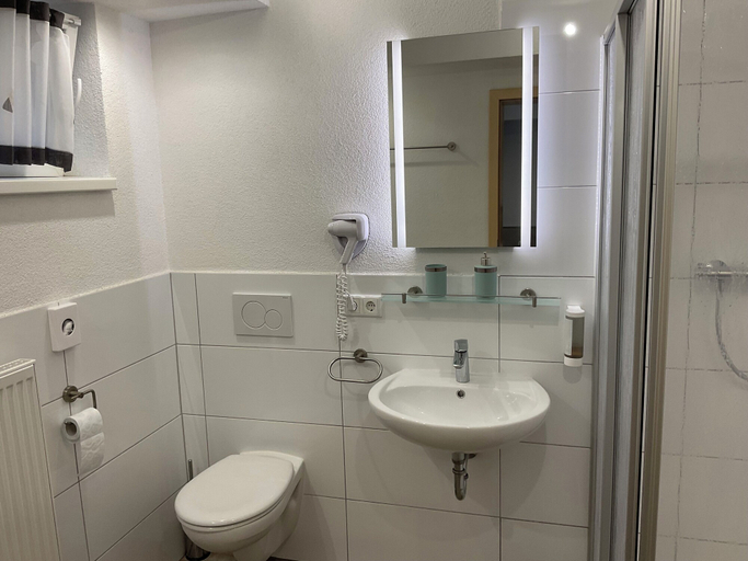 Bathroom 5, Gästehaus Würzburg 24h, Würzburg